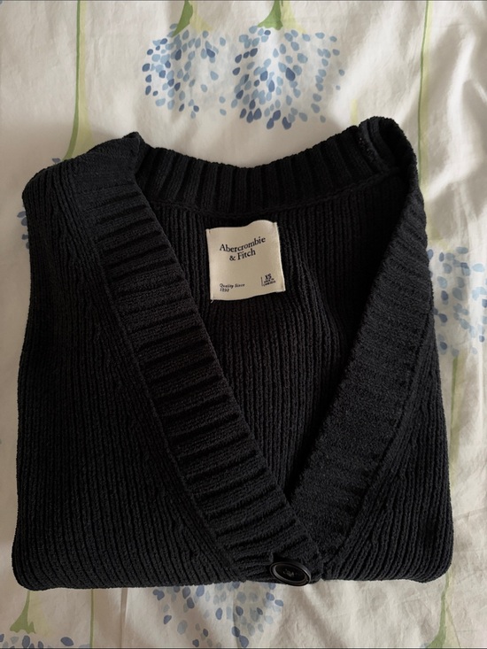 Abercrombie & Fitch Sweaters - Abercrombie & Fitch Black Ribbed V-Neck Cardigan